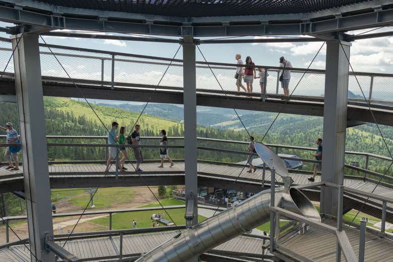 Profitez des passerelles du Treetop Walk Bachledka