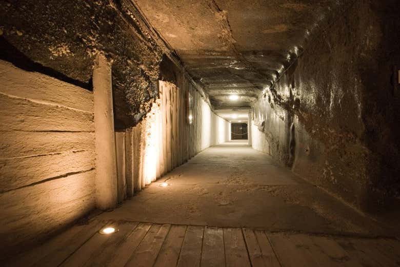 En entrant dans la mine de sel