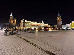 Place du Marché à la tombée de la nuit